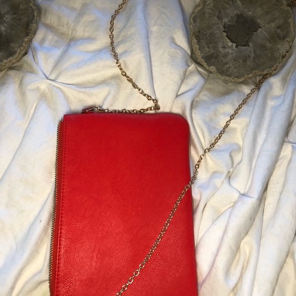 RED CROSSBODY/CLUTCH - Picture 3 of 3